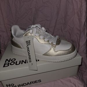 No Boundaries Kids White and Gold Sneakers